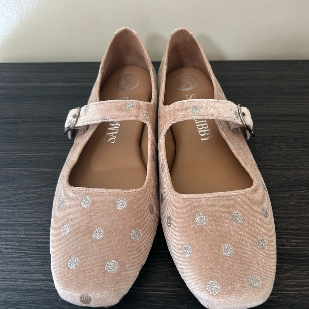 NEW Sam & Libby Blush Velvet Mary Jane Flats with Silver Polka Dots - Picture 2 of 4